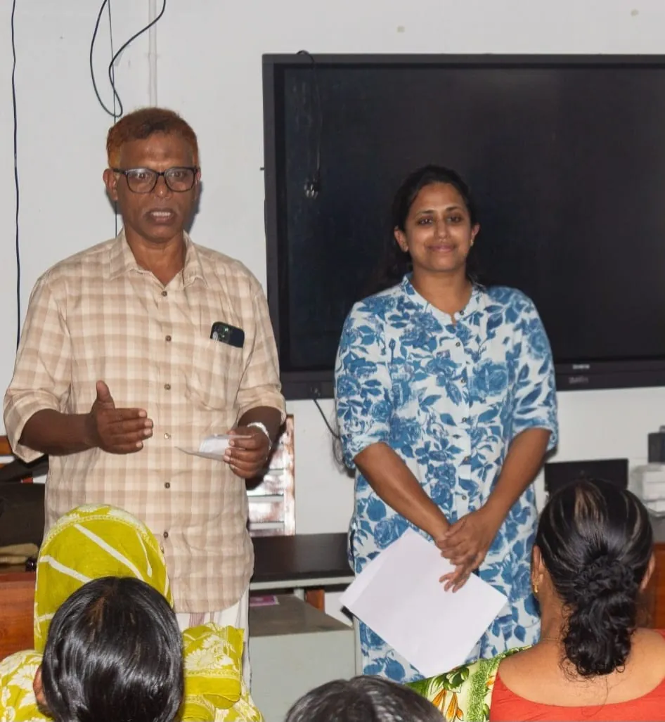 Team meeting at the Thrya field office